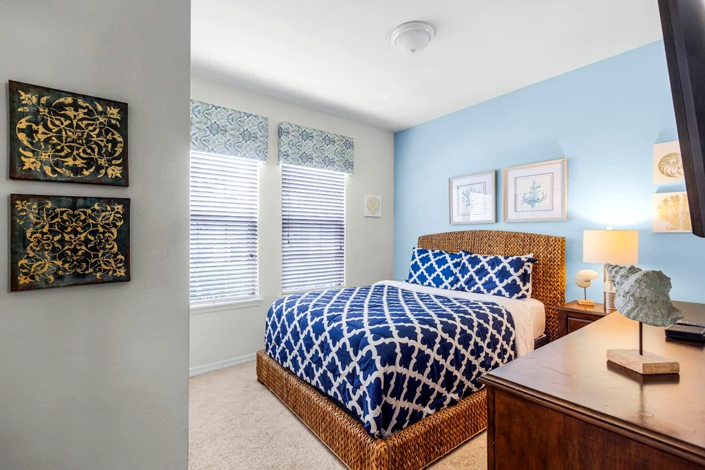 Twin bedroom at Nice Palms